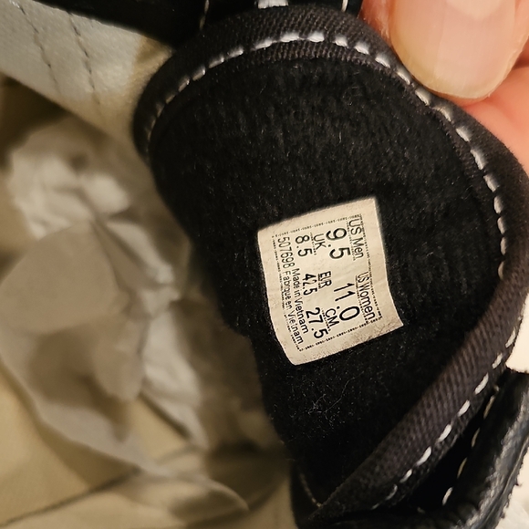 Vans Black and White Old Skool Women's Sneakers Size 11 Women's & 9 Men's - Picture 7 of 8